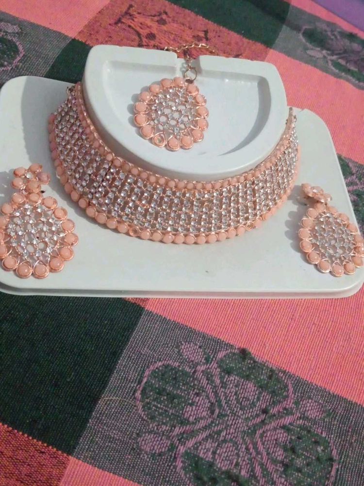Stunning Peach &amp; Crystal Choker Set