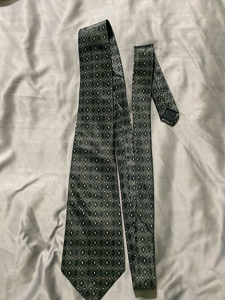 Classic Patterned Silk Tie