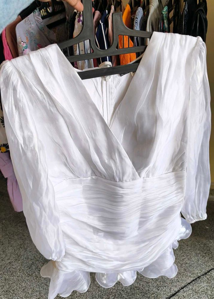 Elegant White Ruffled V-Neck Top