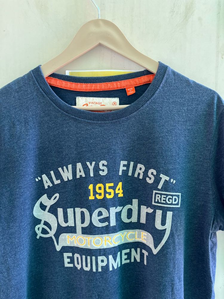 Superdry Tee. (T548)
