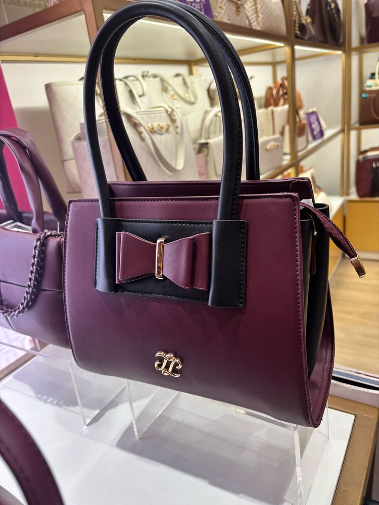 Chic Burgundy &amp; Black Bow Handbag