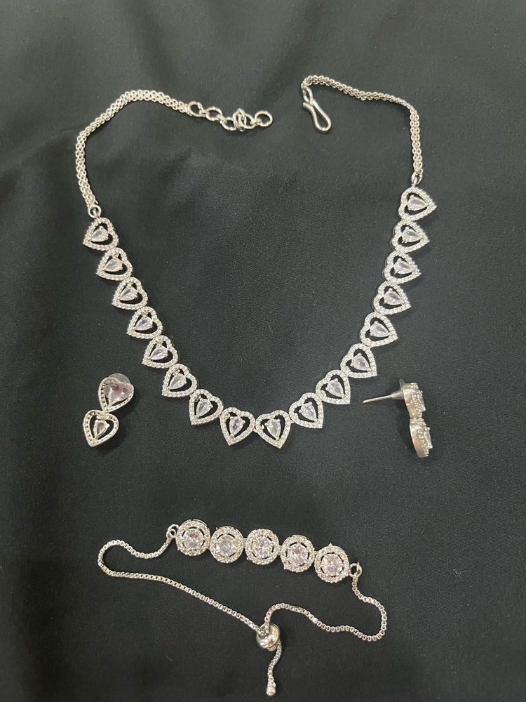 Stunning Heart Shaped Jewelry Set