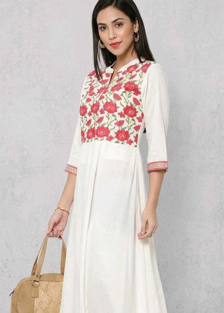 Elegant White Embroidered Kurta