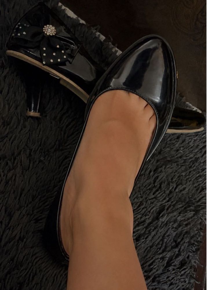Chic Black Patent Bow Heels