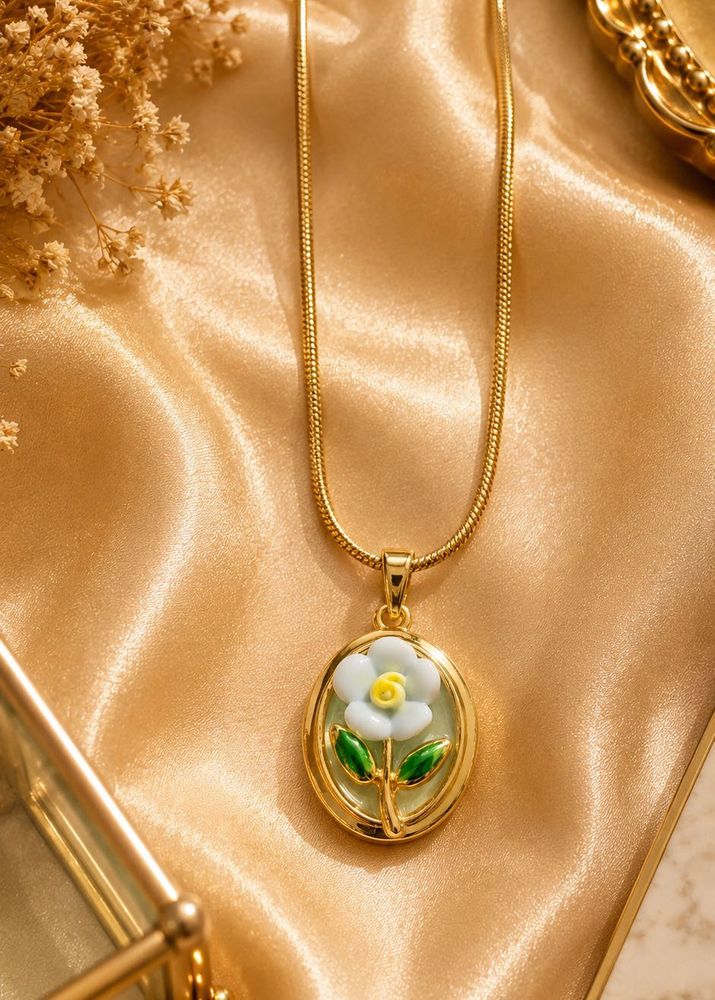 White Bloom Pendant Necklace