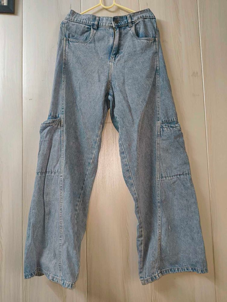 Dressberry Light Wash Wide Leg Cargo Jeans