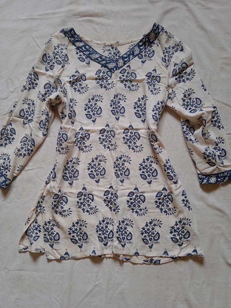 Blue &amp; White Printed Cotton Short Kurta