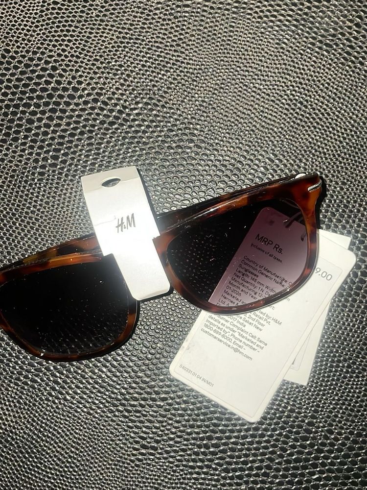 H&amp;M BRAND NEW UV SUNGLASSES