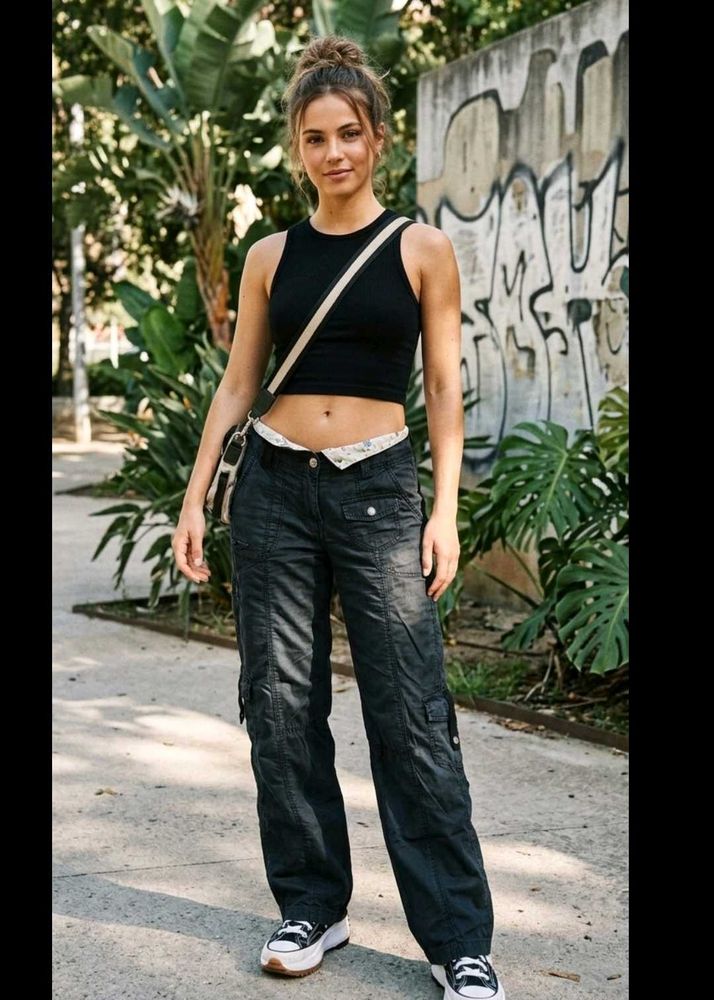 Black Y2K Cargo pants for women.