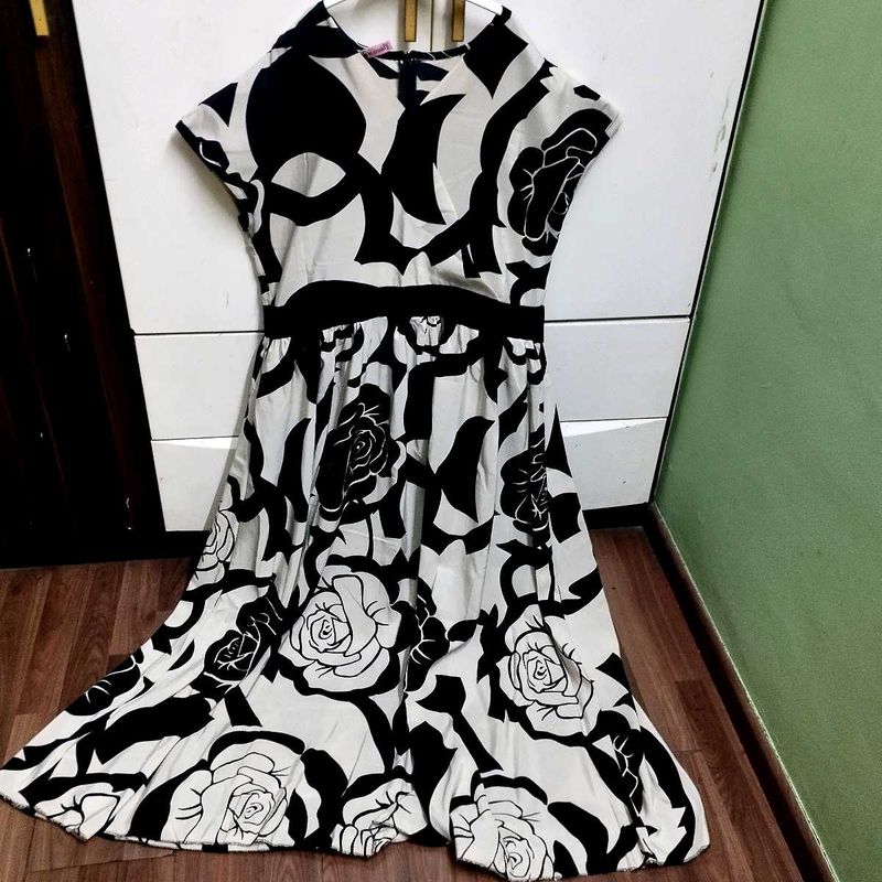 Chic Black &amp; White Rose Print A-line  Dress