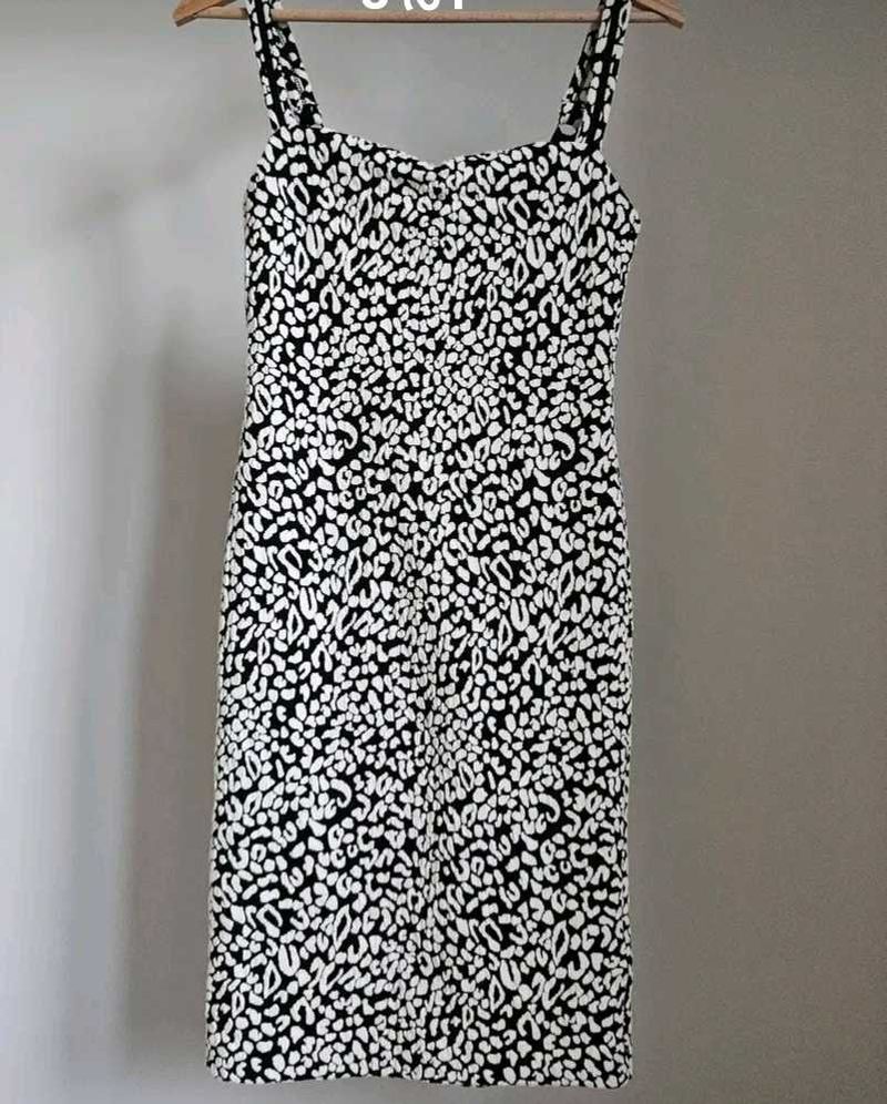 Chic Black &amp; White Animal Print Dress