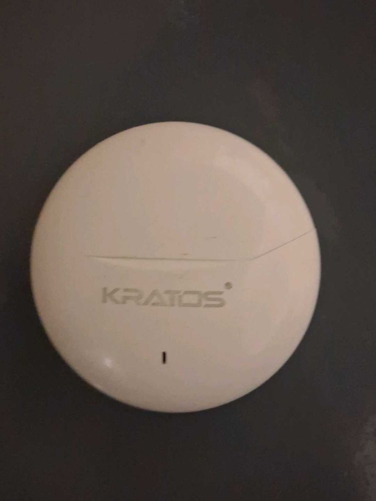 white Bluetooth earpods