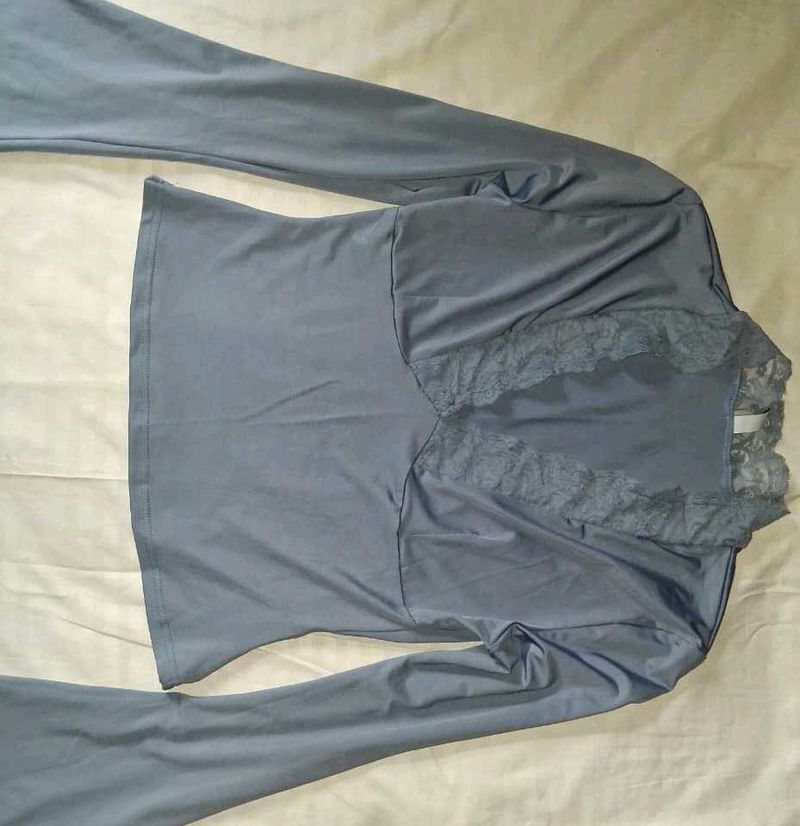 Elegant Blue Lace Robe