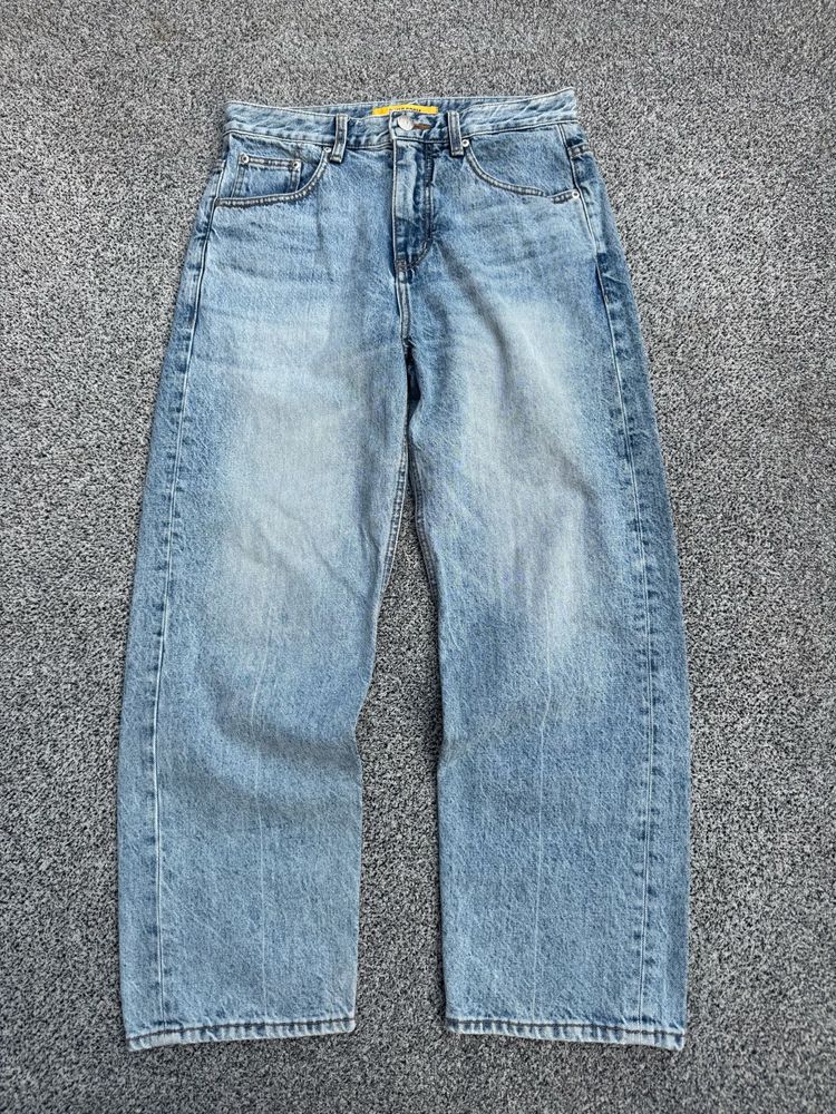 Light Wash Relaxed Fit Jeans