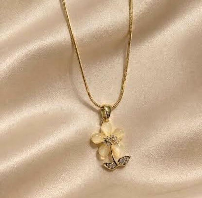 Anti tarnish Flower Pendant Necklace