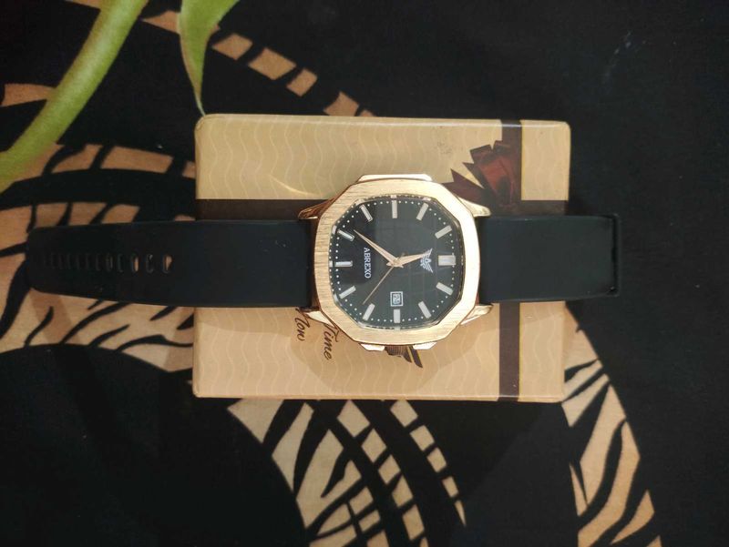 Stylish Wrist Watch. with comfy silicon strap