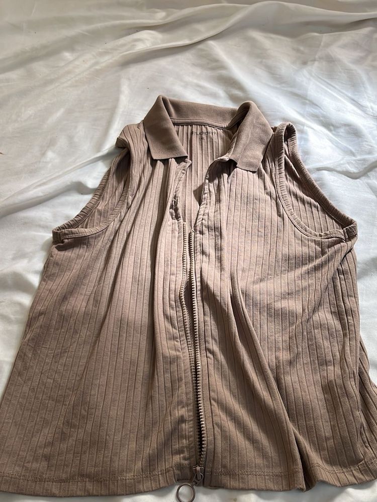 Ribbed Zip-Up Polo Top