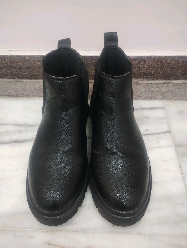Classic Black Chelsea Boots size 8