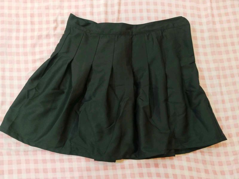 black Pleated skirt