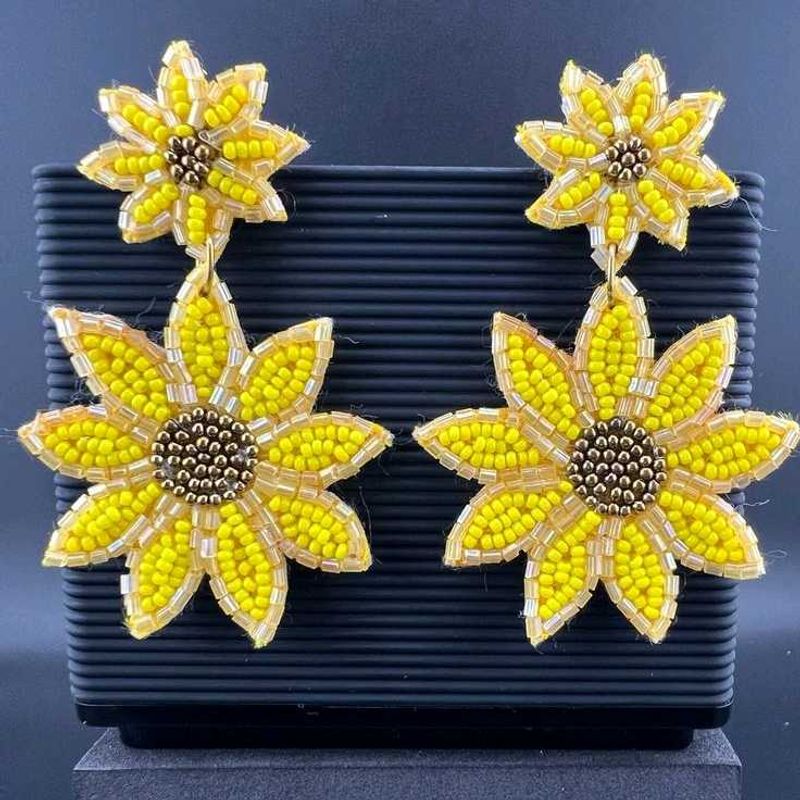 Yellow Beaded Sunflower Dangle Earrings🌼