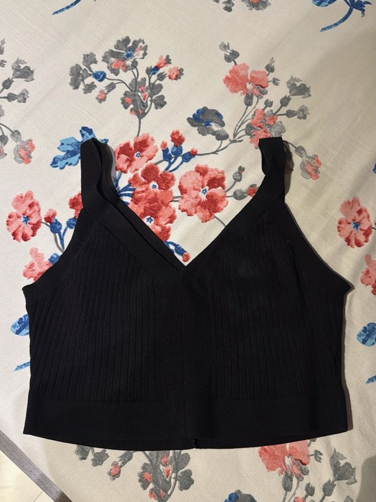 Black Ribbed V-Neck Crop Top