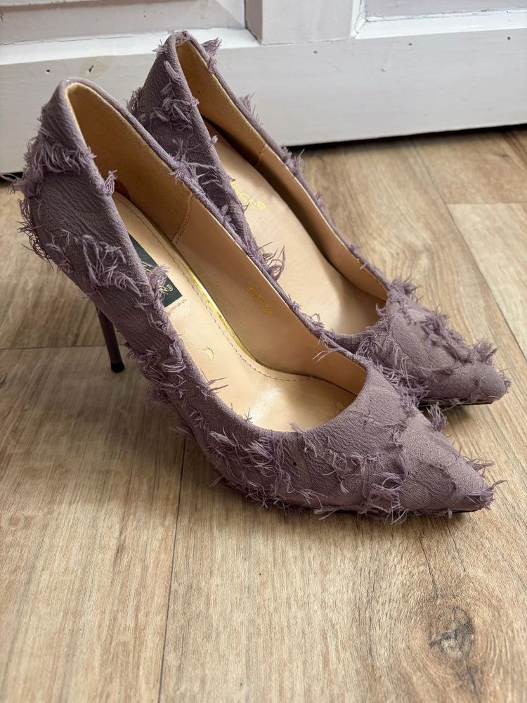 Stylish Purple Fringe Heels