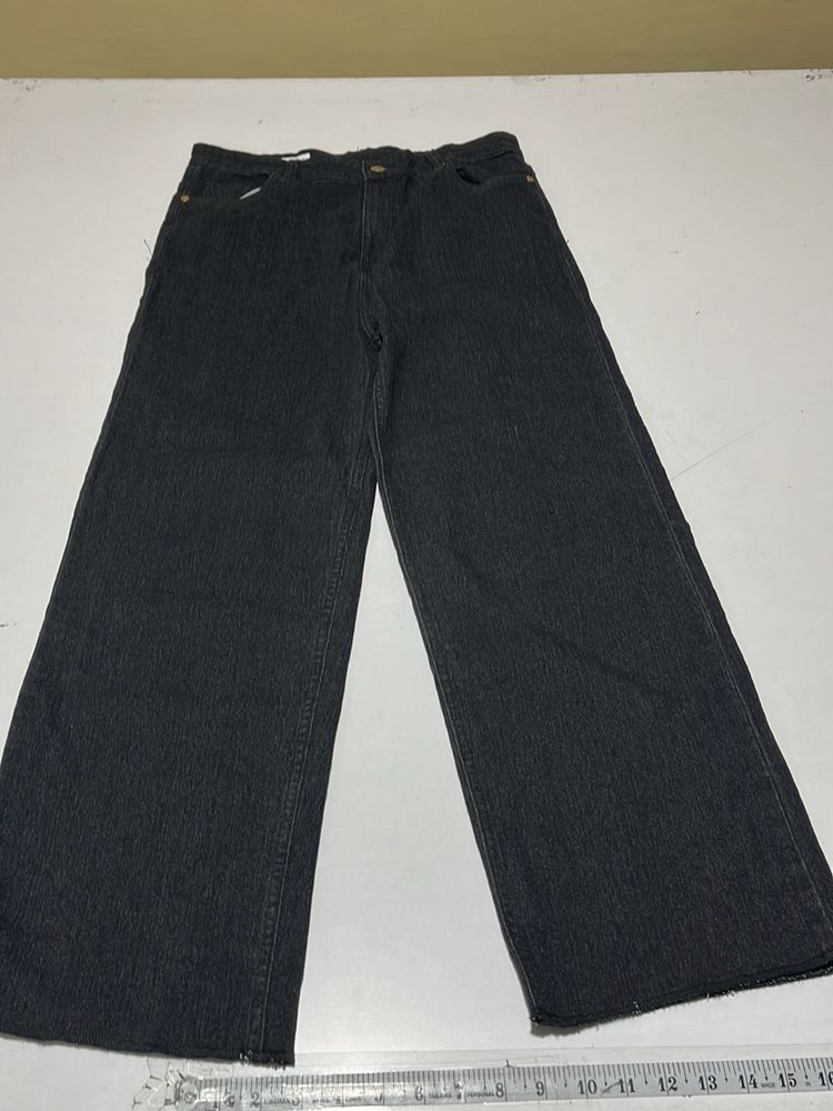 01 Women Flared Fit Jeans