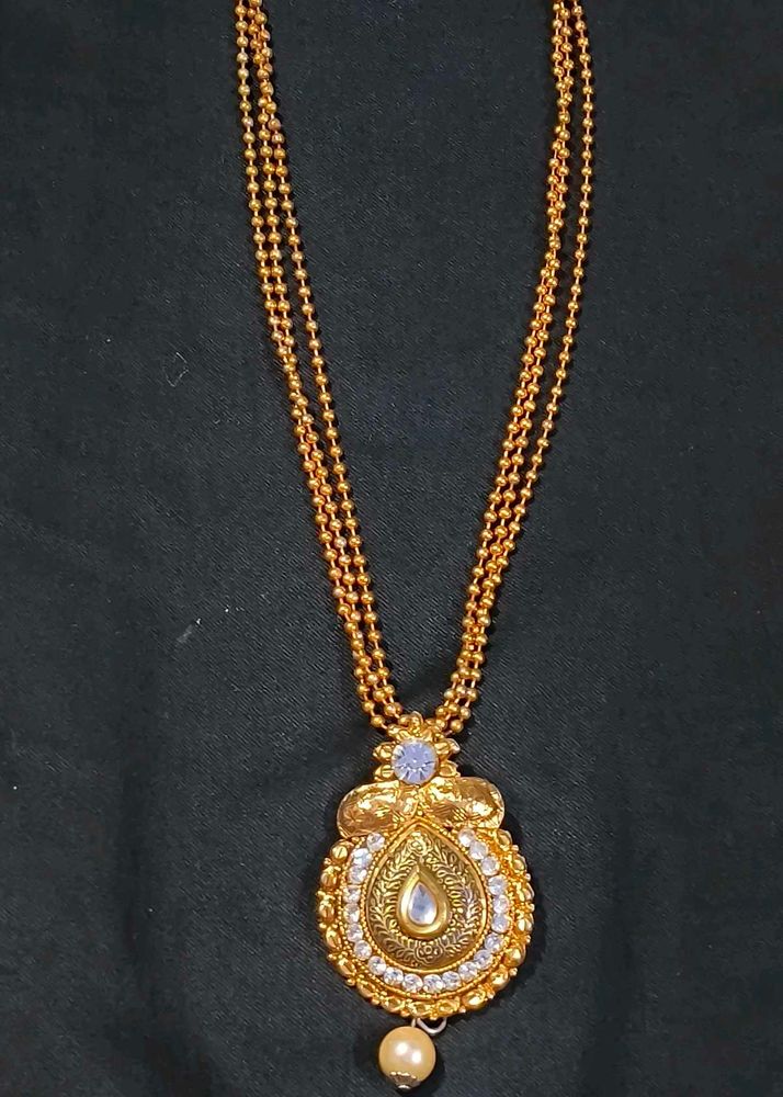 Elegant Gold Tone Pendant Necklace