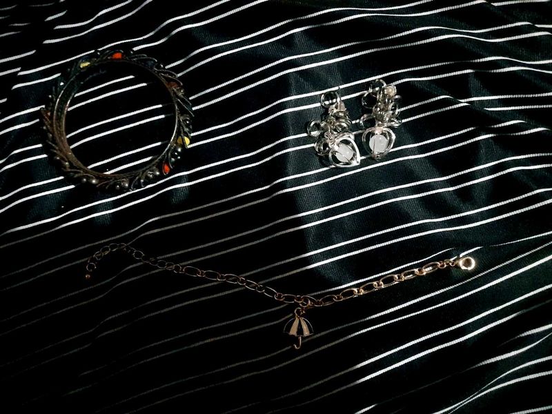 Charming Jewelry Set with Bracelet and Earrings