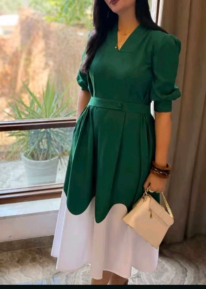 Elegant Green &amp; White Midi Dress