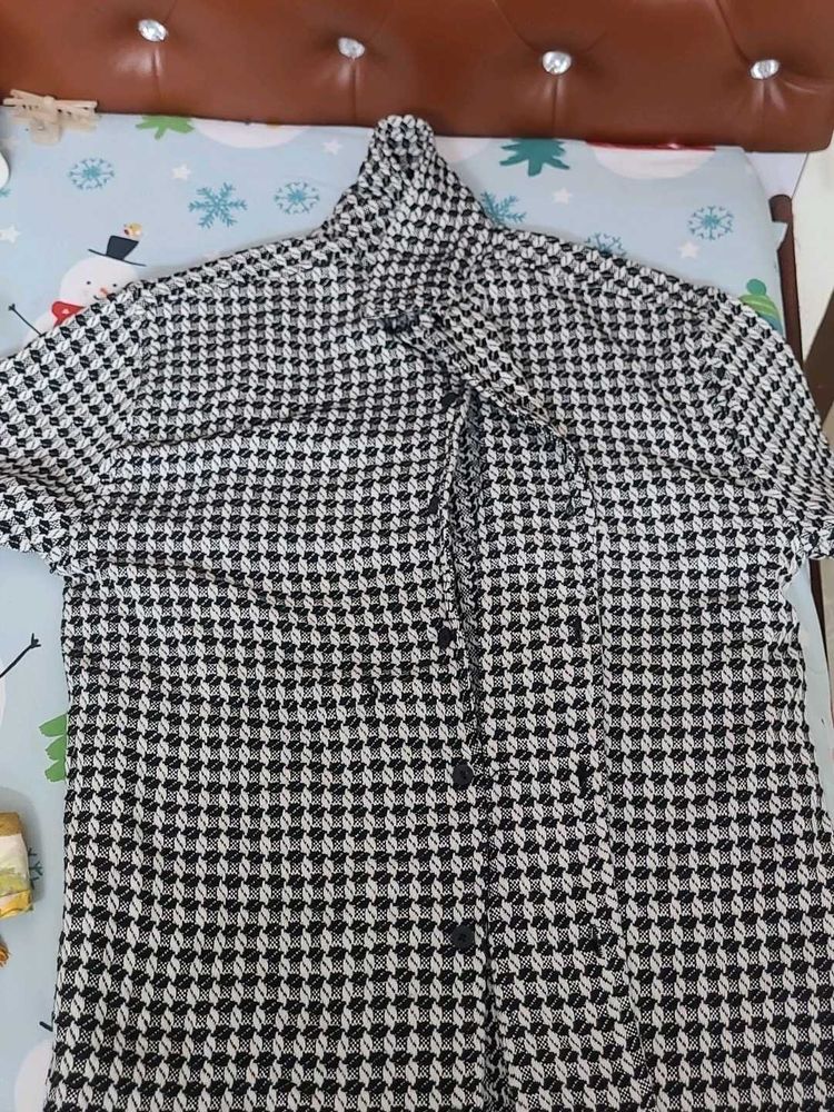Houndstooth Print Button-Down Shirt
