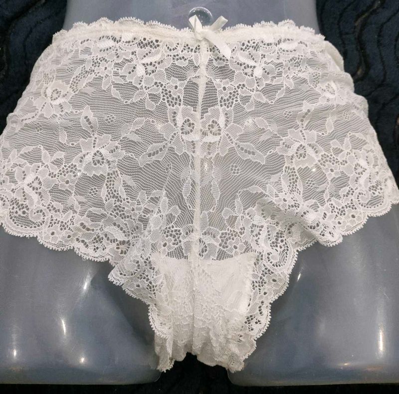 Elegant White Lace Panties 🤎