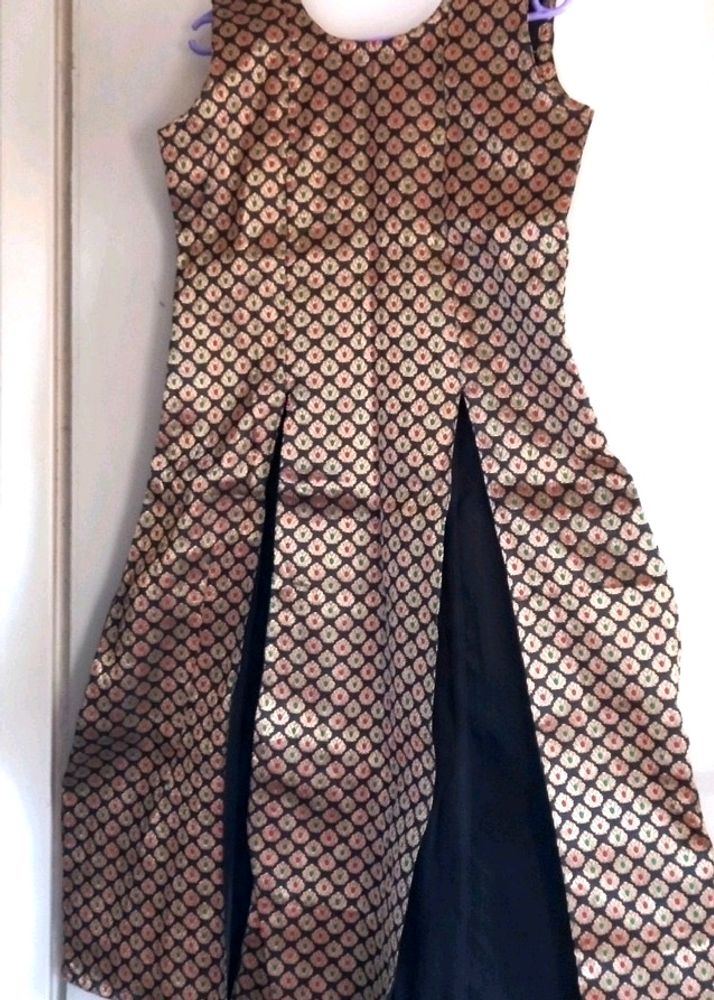 💥🆕️ Black Brocade Long Kurti (Sleeves Available)