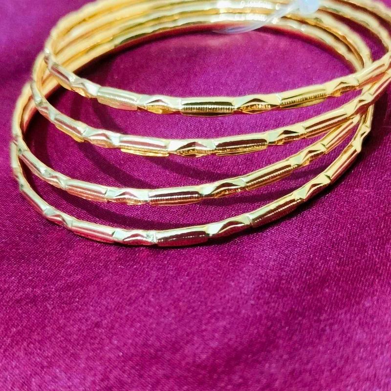 Set of 4 Elegant 1gm Gold 🆕Bangles