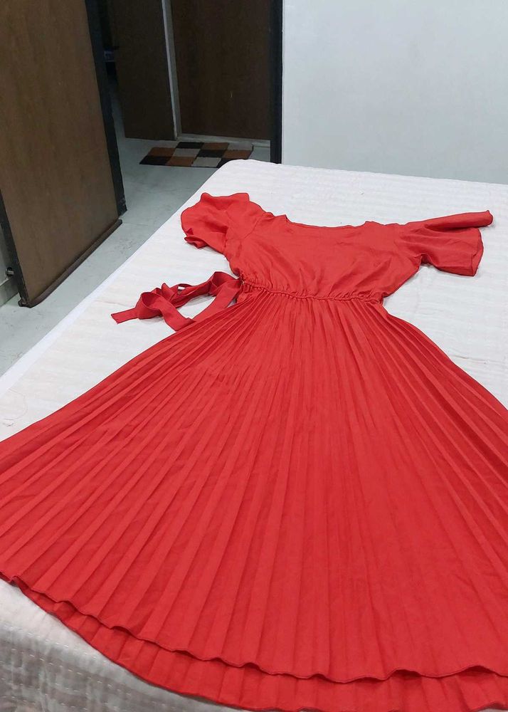Elegant Red Pleated Maxi Dress