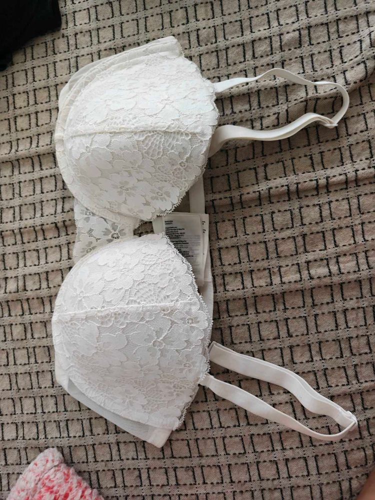 H&amp;M White Lace Bra