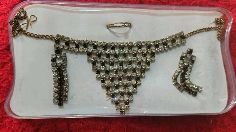 Stunning Rhinestone Necklace and Earring Set
