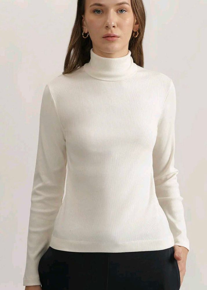 OFFER❤️Classic White Turtleneck Top