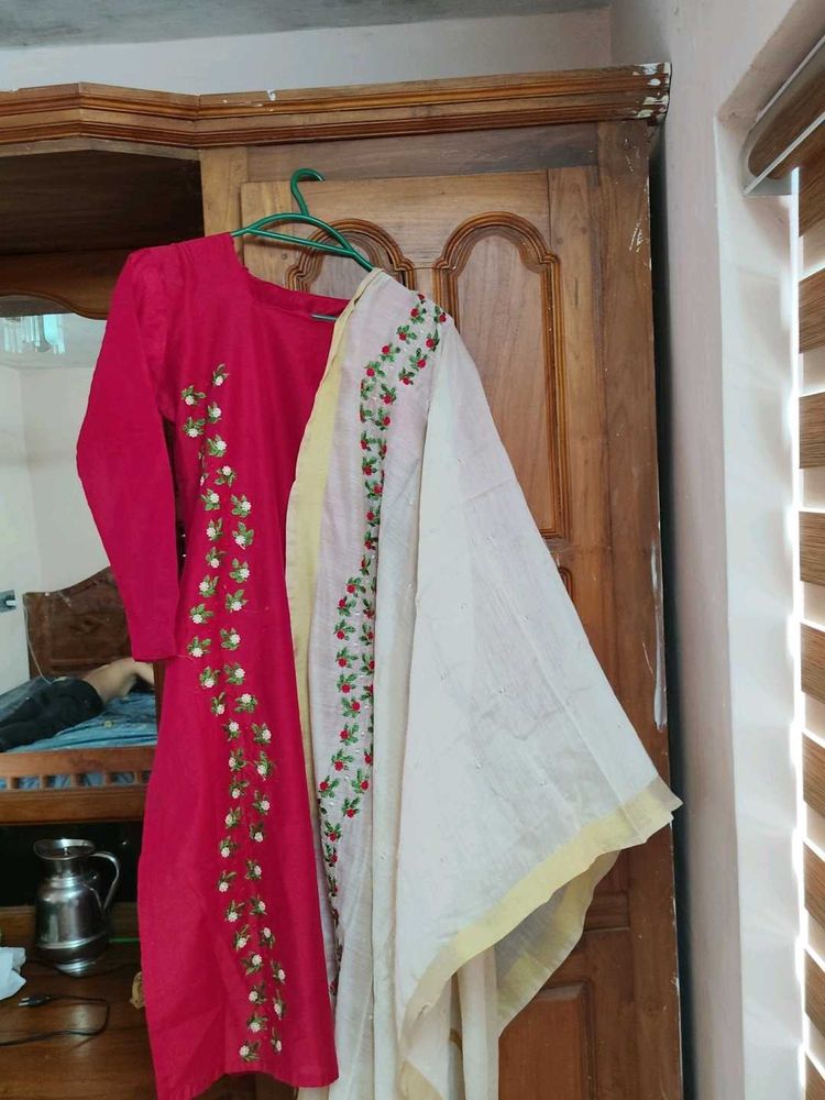 red salwar