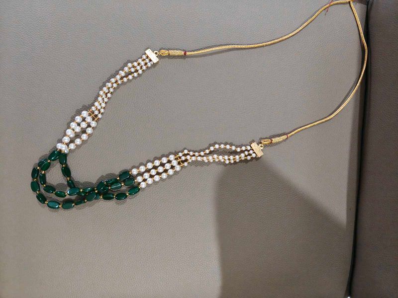 Elegant Pearl and Emerald Necklace