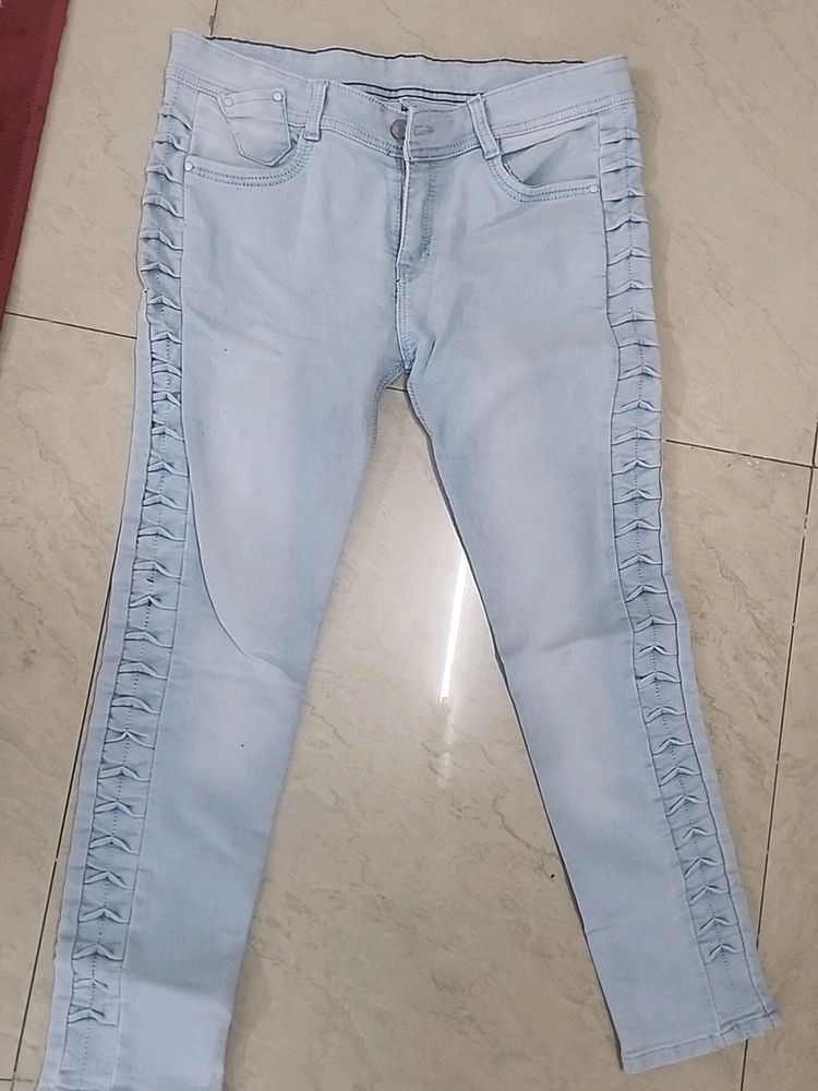 Jeans With Degin