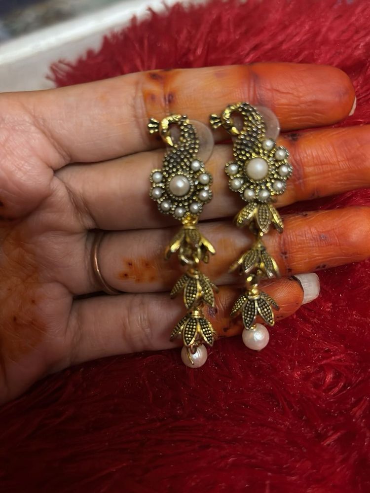 Elegant Gold &amp; Pearl Dangle Earrings
