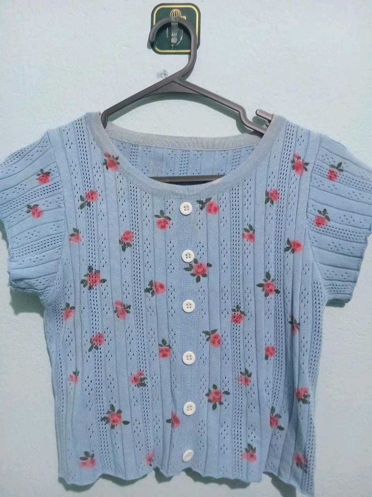 Cute Blue Floral Button-Up Top