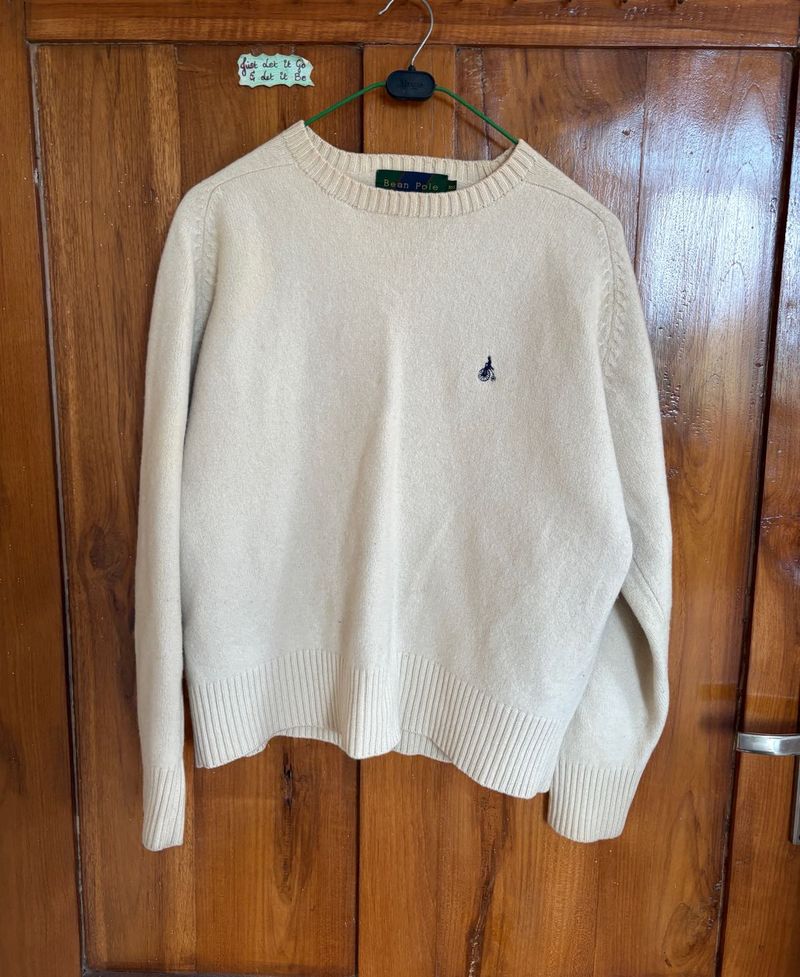 Beige cute sweater 🐻