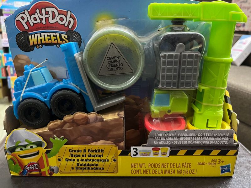 Play Doh - wheels with Crane &amp; Rail , 3+ Years