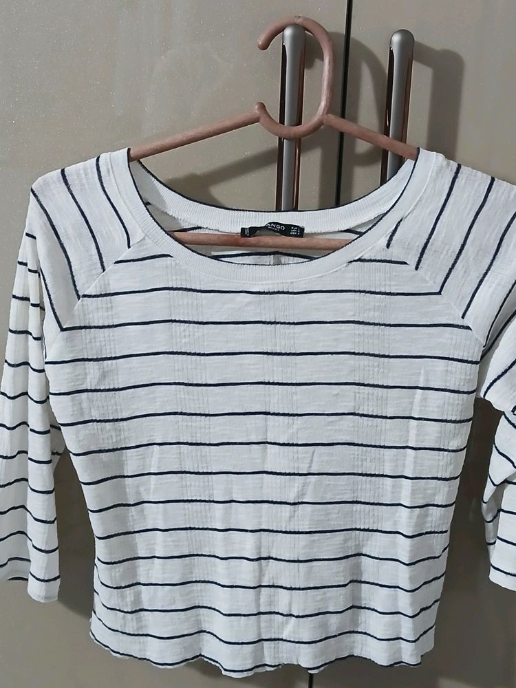 Crop Top with Comfortable  Feel And Casual Look