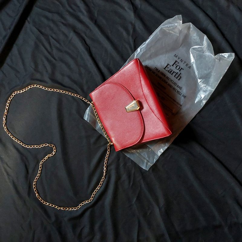 Elegant Sling Bag With Chain
