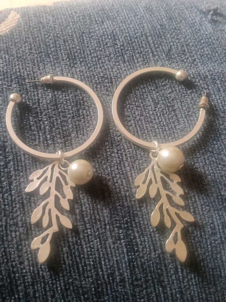 Elegant Leaf &amp; Pearl Hoop Earrings