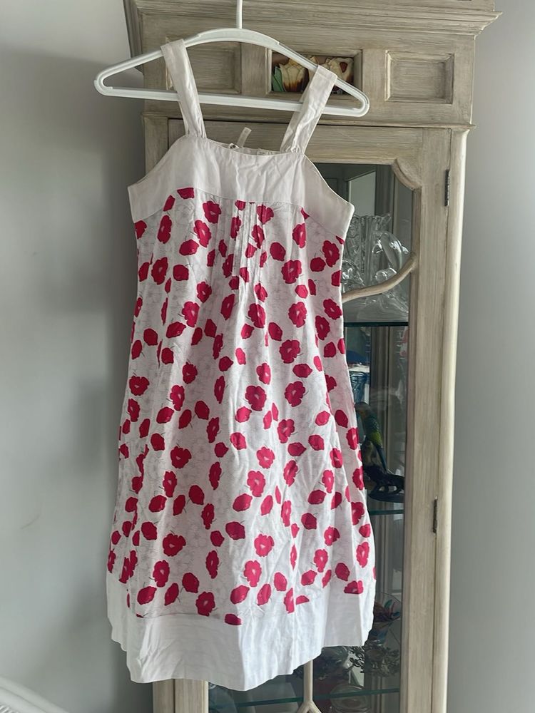 Sleeveless Red and white dress