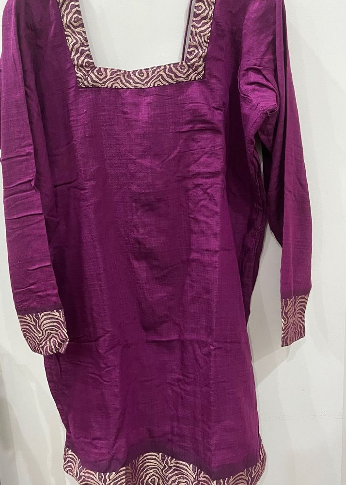 Elegant Purple Kurta with Embellishments